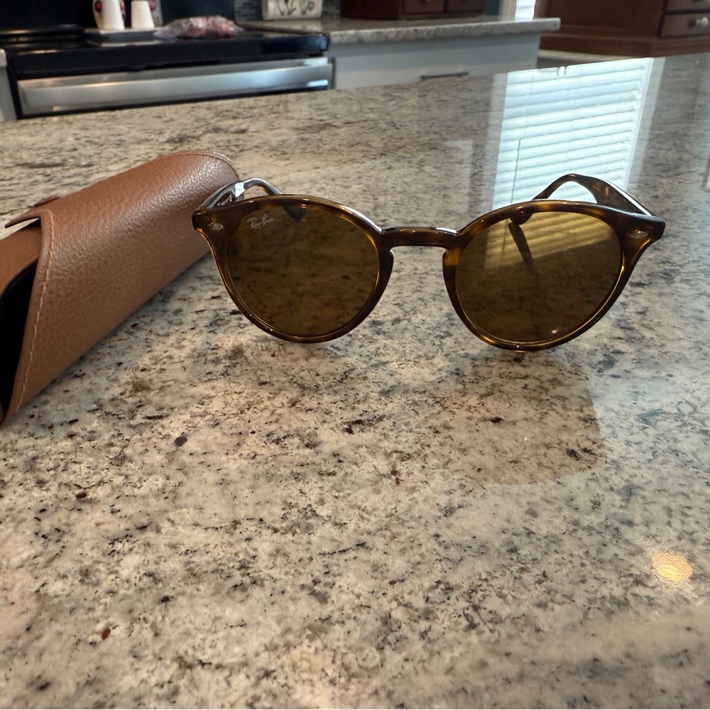 Ray-Ban Tortoiseshell Round Sunglasses with Brown Lenses
